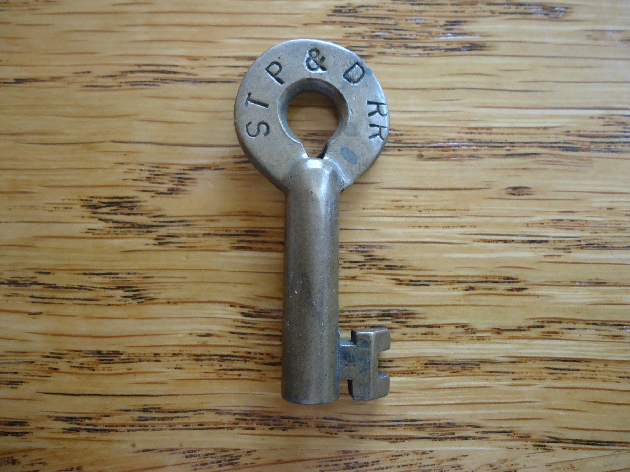 St. Paul & Duluth Railroad Adams & Westlake (hexagon) Brass Switch Key STP&DRR