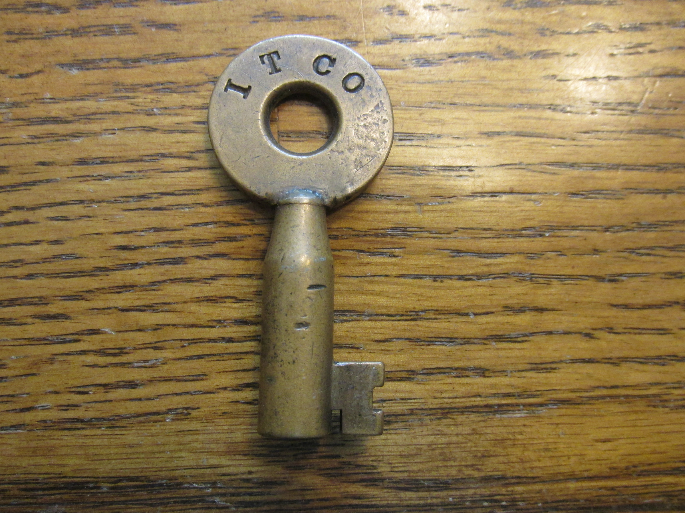 Illinois Terminal CO Handlan-Buck Mfg. Co. Brass Switch Key ITCO